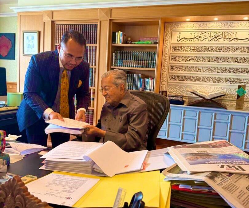 KUNJUNGAN HORMAT DELEGASI PKB KE PEJABAT TUN DR. MAHATHIR MOHAMAD, PENASIHAT SG4
